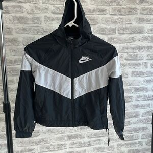 Nike lightweight jacket. Kids M, black & white